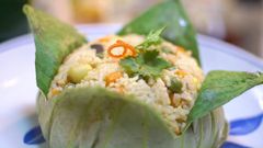  3 cách làm cơm hấp lá sen đẹp mắt cho mâm cơm gia đình bạn 