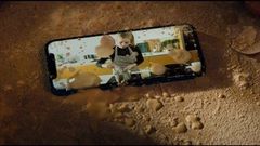  Apple tung quảng cáo mới về iPhone 12, cho thấy độ bền của tấm kính Ceramic Shield và khả năng chống nước ấn tượng 