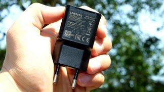 Đây là hai thứ bị lược bỏ trên dòng Galaxy S21, hy vọng Samsung sẽ không áp dụng điều này khi mở bán ở Việt Nam