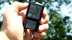  Đây là hai thứ bị lược bỏ trên dòng Galaxy S21, hy vọng Samsung sẽ không áp dụng điều này khi mở bán ở Việt Nam 