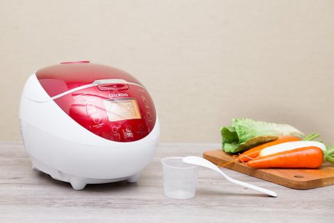 Nồi cơm điện tử Cuckoo CR-0655F Trắng Đỏ