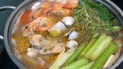  4 cách làm lẩu cá hồi nóng hổi đậm đà đơn giản ngày mưa 