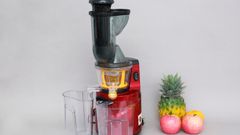  Review máy ép chậm Mishio MK60 dùng để ép nhiều loại nước ép thơm ngon 