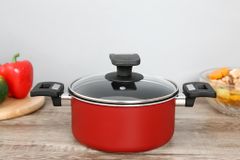  Nồi nhôm chống dính nắp kính 18 cm Hommy NE001-18 