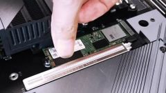  Bo Mạch Chủ Gigabyte X670 Tháo Card Pcie Và Ssd M.2 Chỉ Với 1 Lần Nhấn 