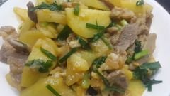  2 cách làm thịt lợn xào khoai tây đơn giản dễ làm ngon khó cưỡng 