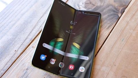 Chiếc Galaxy Z Fold Đầu Tiên Của Samsung Chính Thức Bị Dừng Cập Nhật
