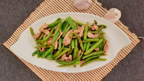 Cách làm thịt gà xào đậu que (đậu cô ve) thơm ngon cho mâm cơm gia đình