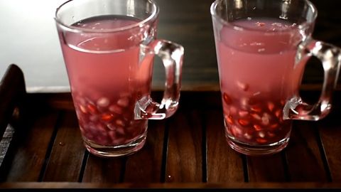 2 cách pha trà lựu đỏ nhìn là thích uống là mê cực đơn giản tại nhà
