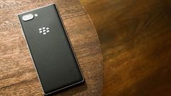  BlackBerry Key2 được điều chỉnh giá bán cực sốc, giảm hẳn 5.6 triệu thế này các fan Dâu Đen đã thấy đáng mua chưa 