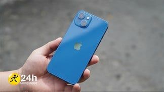 Đập hộp và trên tay iPhone 13 chính hãng tại Việt Nam: Thiết kế camera đối xứng, tai thỏ nhỏ hơn cùng màu xanh biển sâu cuốn hút