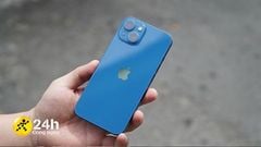  Đập hộp và trên tay iPhone 13 chính hãng tại Việt Nam: Thiết kế camera đối xứng, tai thỏ nhỏ hơn cùng màu xanh biển sâu cuốn hút 