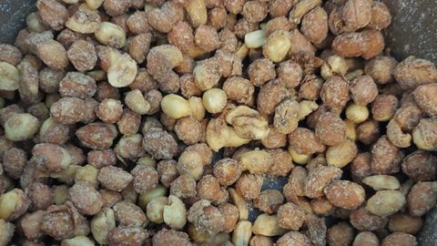 Cách làm đậu phộng rang mật ong bột quế bằng nồi chiên không dầu thơm ngon