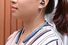  Tai nghe Bluetooth Mozard Z7000A Đen 