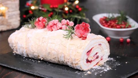2 cách làm strawberry meringue cake ngọt ngào thơm béo cho tiệc Giáng Sinh