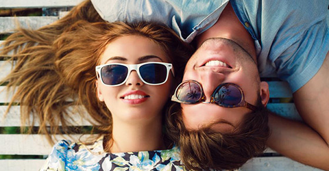 Mang mắt kính rẻ tiền gây hại cho mắt như thế nào?