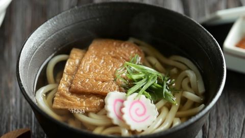 Cách nấu mì Kitsune Udon (udon đậu hũ chiên) thơm ngon chuẩn vị ngoài hàng