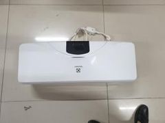  Máy nước nóng gián tiếp Electrolux 20 lít 2500W EWS202DX-DWE 