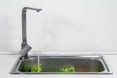  Vòi rửa chén nóng lạnh tăng áp inox 304 Empire EPSV-302 