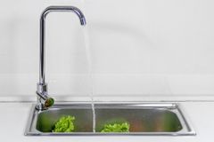  Vòi rửa chén nóng lạnh tăng áp đồng Empire EPSV-307 