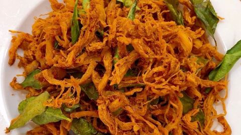 Cách làm khô gà lá chanh bằng nồi chiên không dầu để nhâm nhi ngày Tết