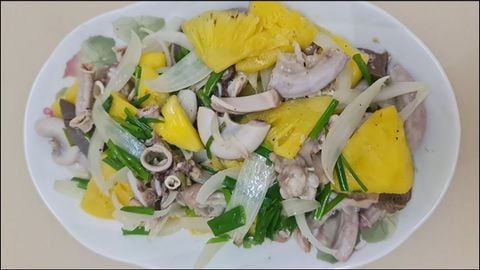 Cách làm món lòng heo (lợn) xào dứa siêu hấp dẫn, thơm ngon cho bữa ăn