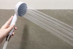  Tay sen tăng áp nóng lạnh nhựa kèm dây Eurover PLE-072S 