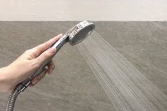  Tay sen tăng áp nóng lạnh nhựa kèm dây Eurover PLE-093S 