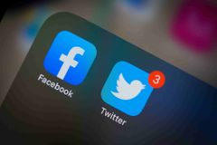  Facebook, Twitter Tìm Cách Thu Phí Người Dùng 
