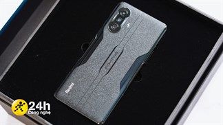 Cận cảnh Redmi K40 Gaming Edition màu Inverse Scale: Mặt lưng thiết kế đặc biệt trông như một bầu trời đầy sao