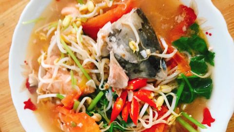 Cách làm đầu cá hồi nấu ngót thơm lừng không bị tanh cực ngon
