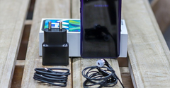  Nên mua tai nghe, củ sạc, ốp lưng nào khi sử dụng điện thoại Samsung? 