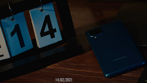 Thánh soi công nghệ: Galaxy A12 xuất hiện trong MV mới của Quân A.P, cực xịn sò với camera macro và thiết kế bắt mắt