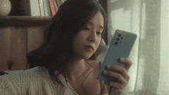  Thánh soi công nghệ: Galaxy A52 5G xuất hiện trong MV mới của Hoàng Yến Chibi, trổ tài chụp ảnh thiếu sáng siêu đẹp với cụm 4 camera 