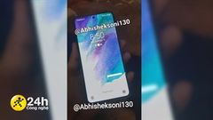  Hình ảnh chụp thực tế Galaxy S21 FE tiếp tục bị lộ: Vẫn màn hình đục lỗ, mặt lưng có cụm camera đồng màu trông rất tinh tế 