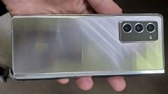  Samsung Galaxy W21 5G lộ ảnh thực tế trước ngày ra mắt 4/11, thiết kế khá giống với Galaxy Z Fold2 5G 