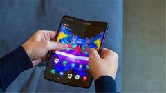  Lộ ảnh chiếc Samsung Galaxy Z Fold 2 trước thềm ra mắt: Có màu vàng đồng hot trend, kèm nhiều tính năng thú vị 