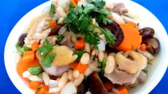  2 cách làm gà nấu đậu trắng mềm ngon đậm đà hấp dẫn dễ làm tại nhà 