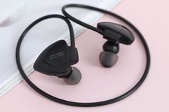  Tai nghe Bluetooth NFC Awei A840BL Đen 