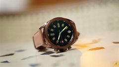  Trên tay Galaxy Watch 3: Sang trọng và bền bỉ, viền xoay rất đặc trưng, có cả tính năng hữu ích dành cho các chị em 