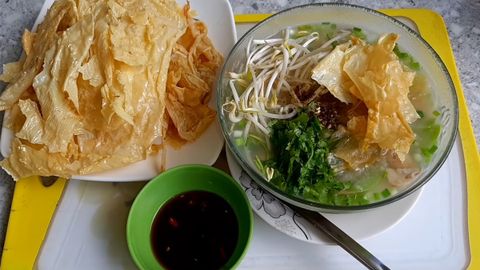 Cách nấu cháo bầu dân dã thơm ngon cho ngày mưa thêm ấm