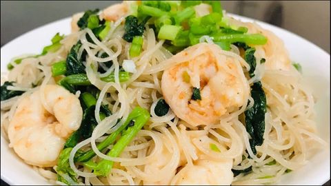 Cách làm hủ tiếu xào thập cẩm thơm ngon hấp dẫn chuẩn vị nhà hàng tại gia