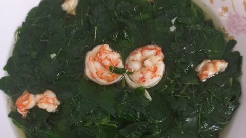 2 Cách nấu canh chùm ngây nấu tôm ngon mát, thanh vị cho bữa trưa
