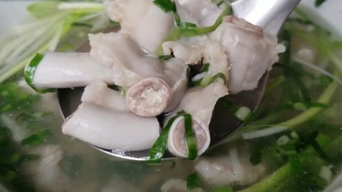 Cách nấu canh lòng lợn ngon ngọt, cả nhà mê tít