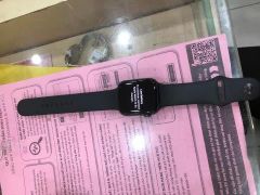  Apple Watch S5, 44mm Space Grey case and black sport band 