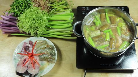 Cách nấu lẩu mắm cá linh ngon đậm chất miền Tây