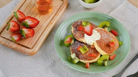 Cách làm bánh pancake bằng chảo chống dính thơm ngon đơn giản tại nhà