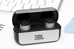  Tai nghe Bluetooth TWS JBL REFFLOWBLK Đen 