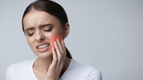 Người bị đau răng nên ăn gì? 10 thực phẩm giúp bạn giảm đau răng