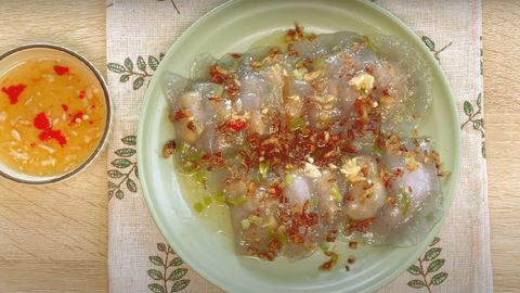 Cách làm bánh bột lọc hoa đậu biếc nhân tôm thịt đẹp mắt, đơn giản tại nhà